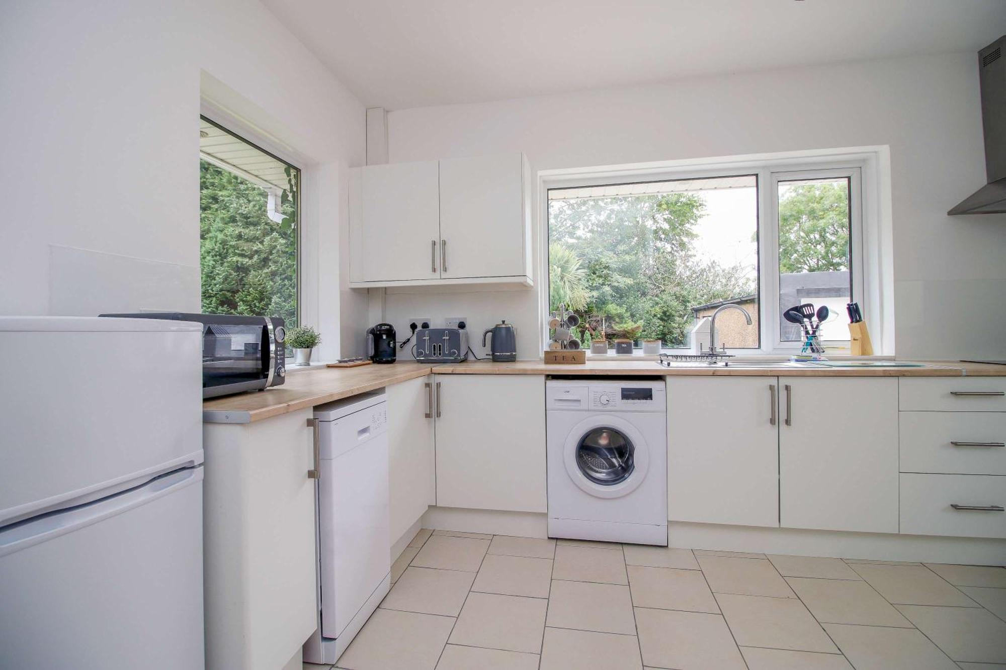The Lockett Wonderful Large Bungalow Plympton, Plymouth Free Parking By Staystaycations Екстер'єр фото